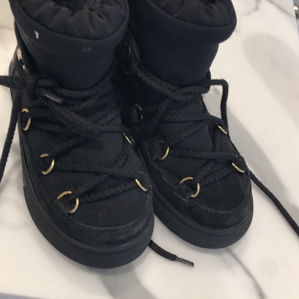 MONCLER BOYS WINTER BOOTS SIZE 28 EX condition like new fits a 4 years old kid